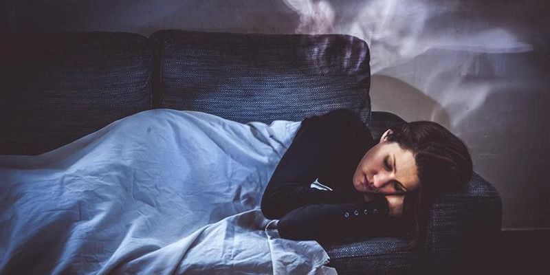 Nằm mơ thấy người thân đã mất: Báo mộng hay là điềm báo xấu 3 Nỗi ám ảnh và sự chưa nguôi ngoai